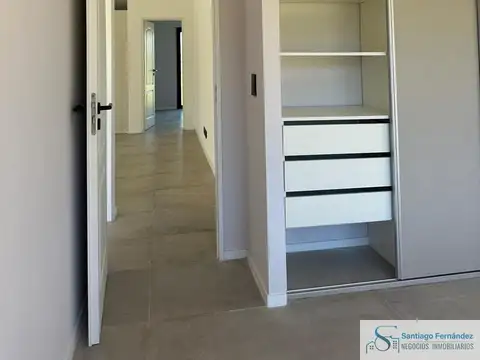 Casa en venta c/ cochera en Los Alcanfores