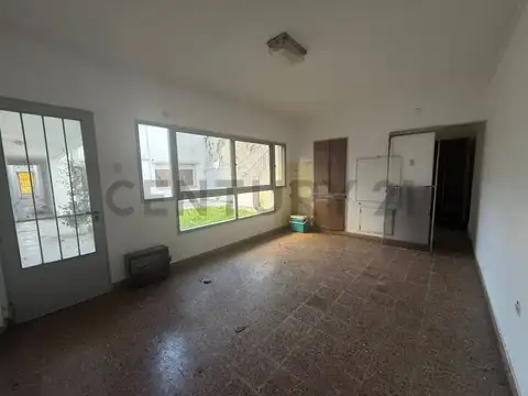 Casa de 2 dormitorios en venta – av 38 entre 13 y 14 – La Plata