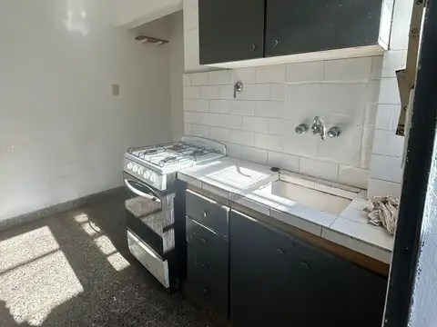 Departamento tipo casa 2 ambientes Lomas del Mirador con patio y terraza