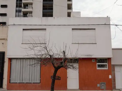 VENTA - CASA 3 HABITACIONES, PILETA Y DEPENDENCIA