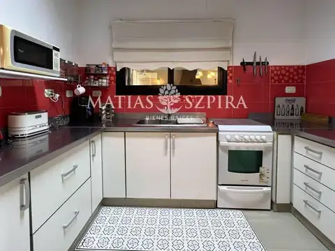 Casa 4 ambientes con 2 baños