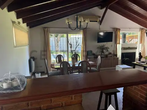 Casa en Venta con 4 cocheras