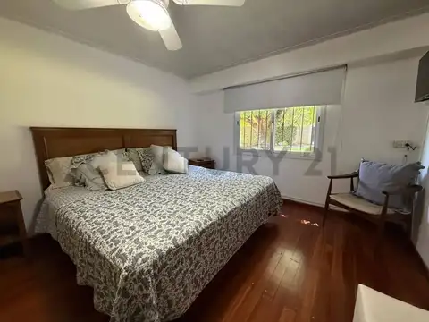 Venta de Casa de 3 Dorm con Cochera, parque y pileta en Gorina