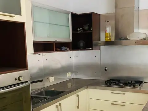 Casa 7 ambientes con 2 baños