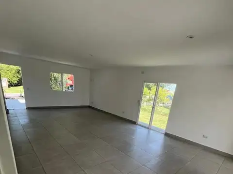 Casa 4 ambientes con 3 baños