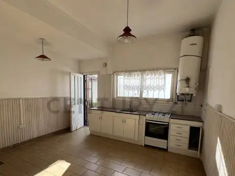 Hipolito Irigoyen 3400, Piso 0