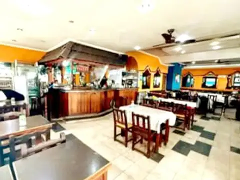 VENTA FONDO DE COMERCIO BAR RESTAURANTE FRENTE UNIVERSIDAD