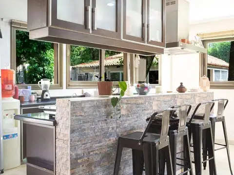 Casa en Venta con 8 cocheras