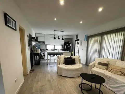 Casa en venta - 4 Dormitorios 2 Baños - Pilar