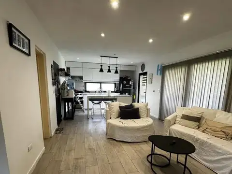 Casa en venta - 4 Dormitorios 2 Baños - Pilar