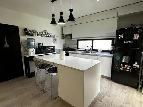 Casa 5 ambientes con 2 baños