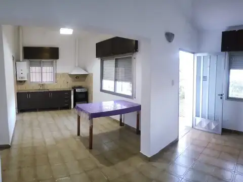 Casa 3 ambientes con 1 baño
