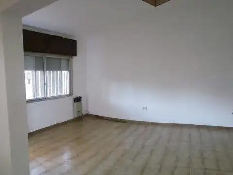 Casa en Alquiler con 1 cochera