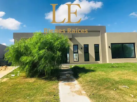 Casa en Venta con 3 cocheras