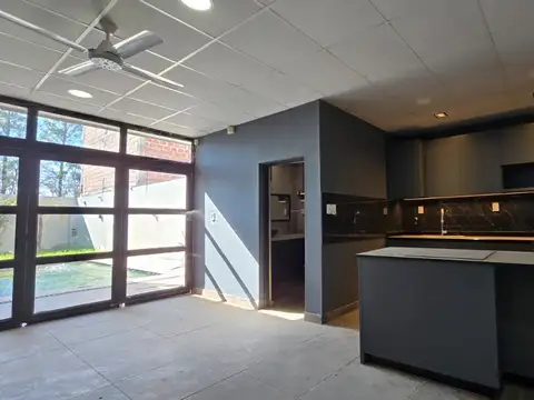 Casa en Alquiler con 1 cochera