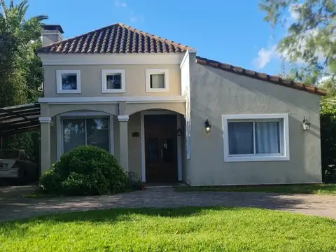 Casa en Venta, 4 Ambientes con pileta, en El Bosque C.C, Campana, G.B.A Norte