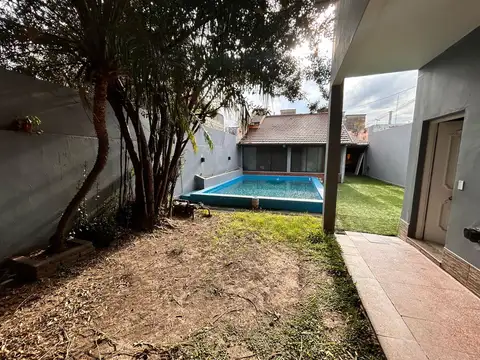 Depto Tipo Casa en Alquiler con 1 cocheras