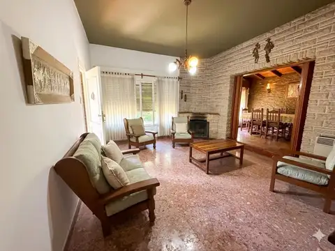 Casa en Venta con 3 cocheras