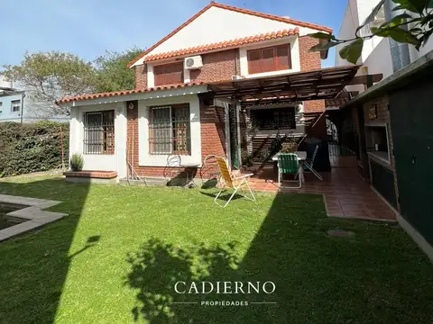 Casa en Venta con 2 cocheras