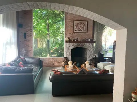 Casa en Venta con 5 cocheras