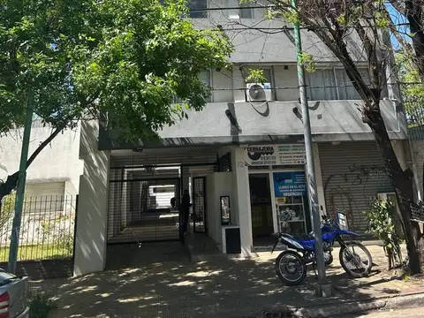 Edificio multifuncional en venta – 27 monoambientes, locales y cocheras (venta total o individual) –