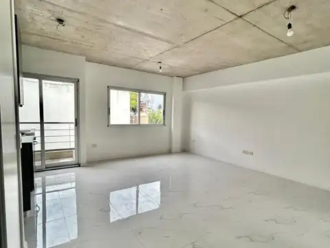 Impecable monoambiente c/ 2 balcones 