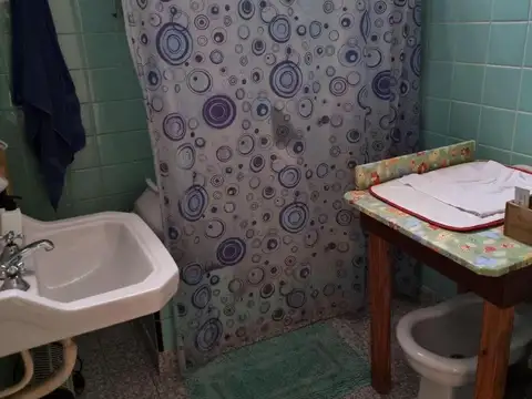 Casa 5 ambientes con 1 baño