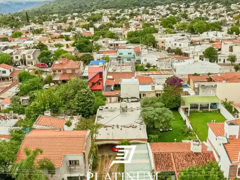 Casa en venta de 4 dormitorios c/ cochera en Los Tiatines