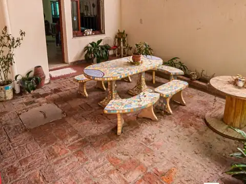 Casa en venta de 4 dormitorios c/ cochera en Los Tiatines