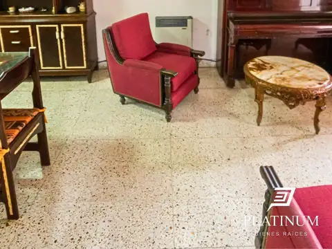 Casa 5 ambientes con 2 baños