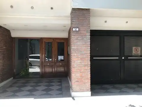 2 AMB SEMI-PISO C/COCHERA FIJA  CUB. CONTRA-FRENTE BALCÓN VISTA LUZ PLACAR ESPEJADO PASOS DE AV RIV.