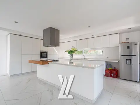 Casa en Venta con 5 cocheras