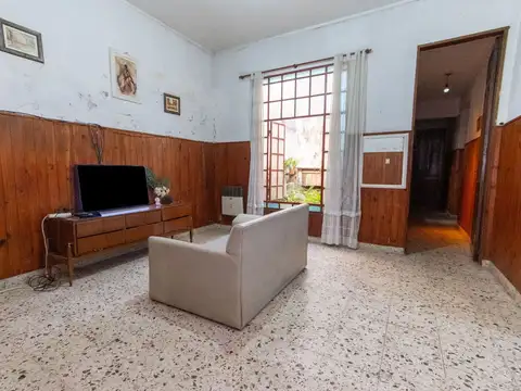 Casa en Vta 3 dorm, local y cochera e/Boulevares