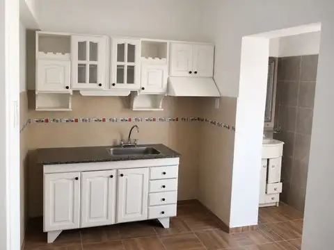 Casa 8 ambientes con 3 baños