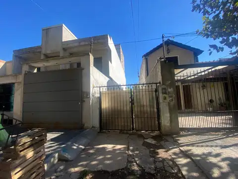 PH 3 Ambientes Refaccionado a Nuevo con Patio y Potencial de Ampliación – Sin Expensas