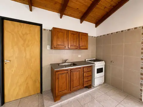 Venta casa 2 dormitorios con jardin La PLata