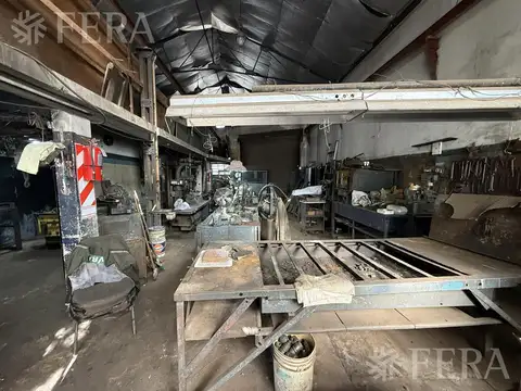 Venta galpón en Bernal Oeste