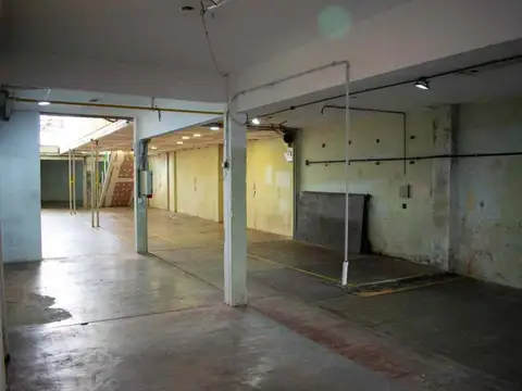 ALQUILER GALPON C/OFICINAS EN V. URQUIZA, P/PYME!