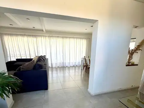 Casa en Venta con 6 cocheras