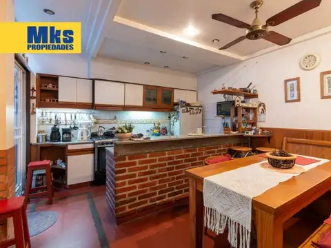 Casa 4 ambientes con 2 baños