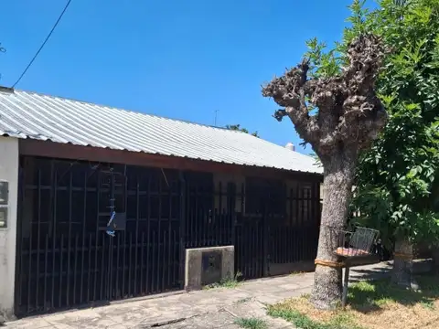 Casa con departamento en venta San Justo