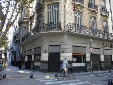 HOTEL Y LOCAL COMERCIAL EN MONSERRAT EN ESQUINA