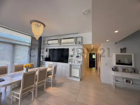 Casa 9 ambientes con 7 baños