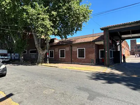 Excelente predio de 33000 m2 y 30000 m2 cubiertos