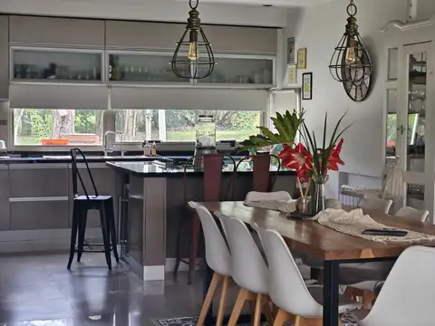 Casa 3 ambientes con 2 baños