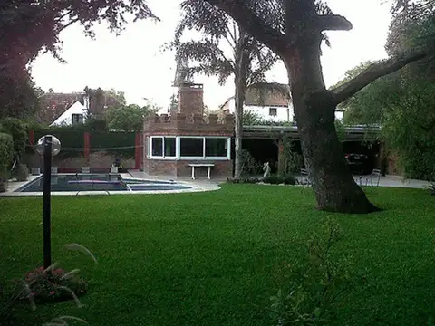 Casa 5 ambientes con 7 baños