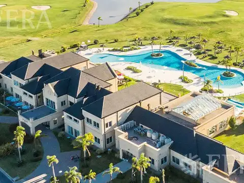 Venta de terreno con fondo a golf en Haras del Sur III