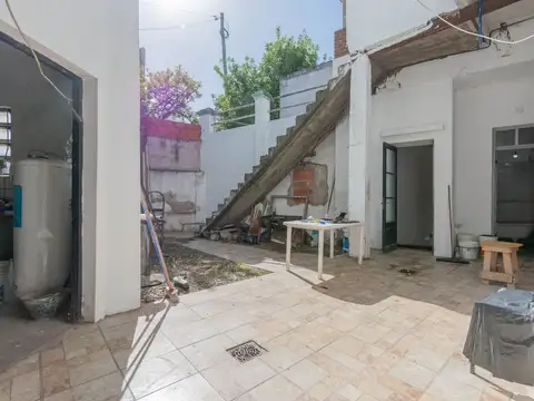 Casa 6 ambientes con 2 baños