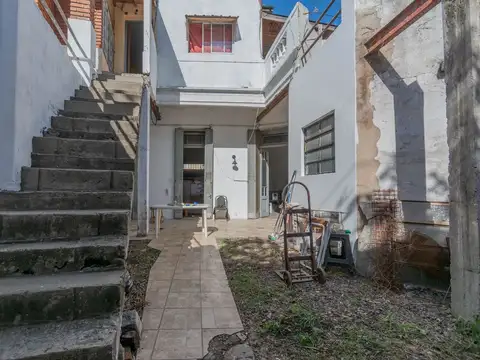 Casa en venta 6 Amb Flores lote propio