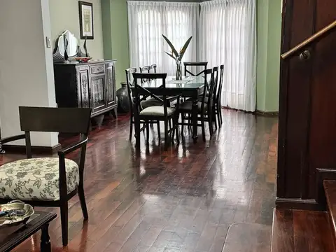Venta amplia casa en Barrio Sur